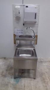 Handwasch-Schmutzwasserausgußbecken, mit Boiler und Hygienestation.jpg